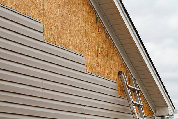 Professional Siding Contractor technician working in Waconia, MN